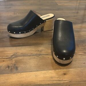 Steve Madden slip on clogs